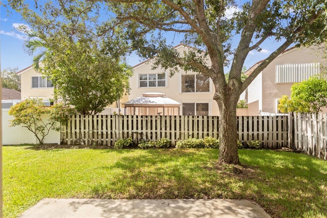 Building Photo - 15250 SW 49th Ct