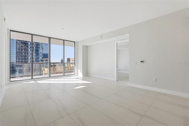 Building Photo - 275 1st Ave S