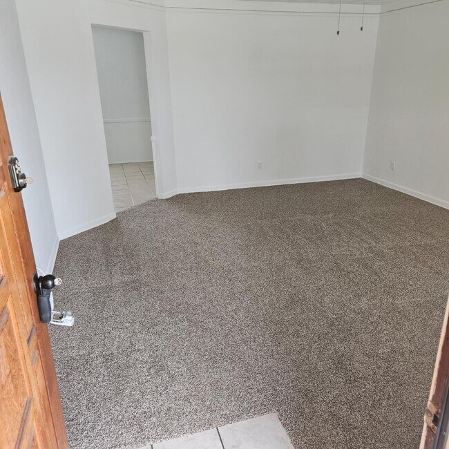 Building Photo - 4006 Hooper Dr