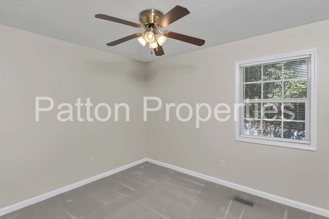 Building Photo - Summer Place Home