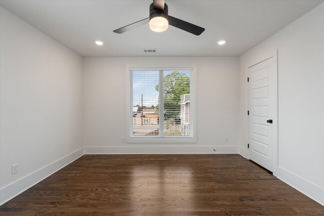 Building Photo - 1802 10th Ave N