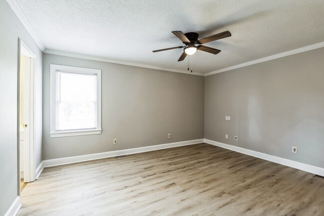 Building Photo - 412 Circle Dr