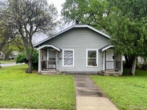 Building Photo - 1 BED 1 BATH DUPLEX FOR LEASE AVAILABLE July 1!