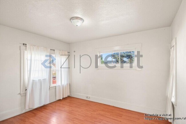 Building Photo - 848 Mead Ave