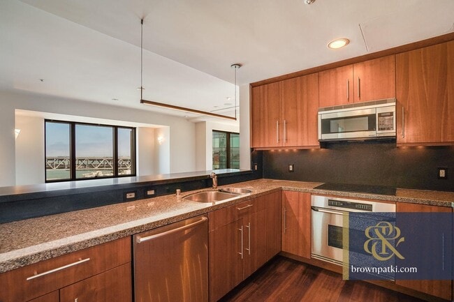 Building Photo - 75 Folsom St