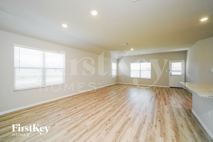Building Photo - 2701 La Mundial St