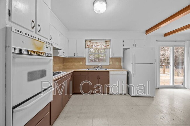 Building Photo - 2616 Redbud Dr