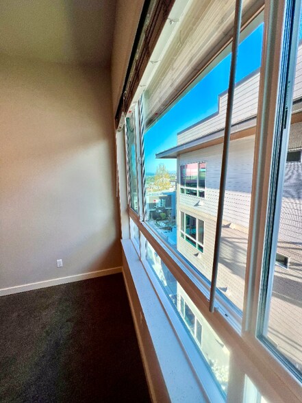 Building Photo - 2330 Yakima Ct