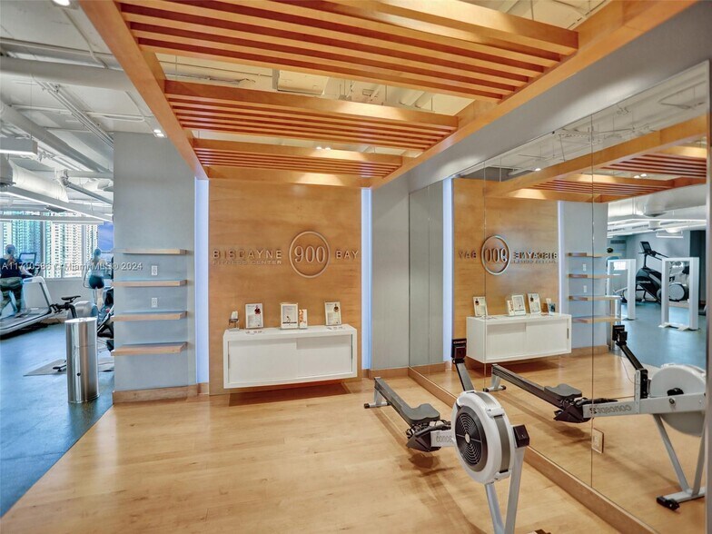 Building Photo - 900 Biscayne