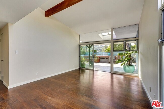 Building Photo - 2755 Carmar Dr