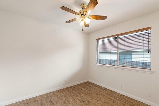 Building Photo - 13806 Greinert Dr