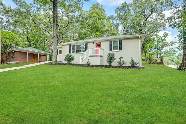 Building Photo - 2490 Brentwood Rd