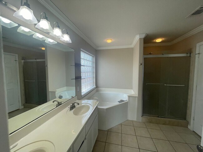 Building Photo - Waterfront Living in Corpus Christi – 3 Bed, 2 Bath Home with Boat Lifts & Scenic Views