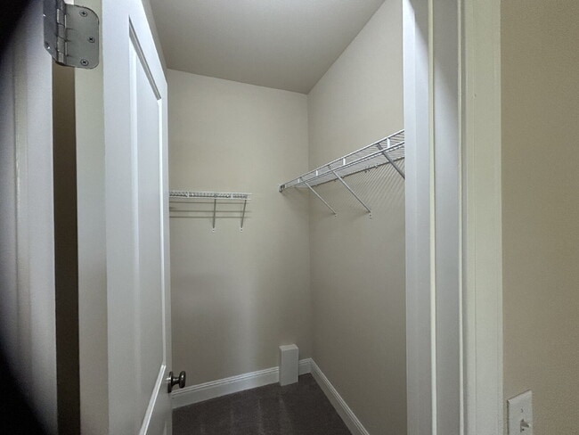 Building Photo - 2BD 2BA GROUND LEVEL DUPLEX WITH GARAGE FO...