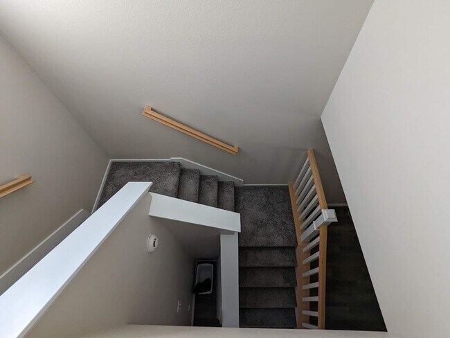 Building Photo - You will love this beautiful townhouse near Victoria Gardens!