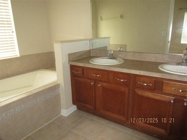 Building Photo - 8905 Silk Bay Pl