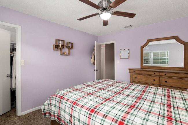 Building Photo - Beautiful 4/3 home With Attached Mother In...