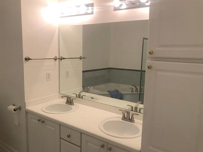 Building Photo - 375 North Highland Avenue Northeast