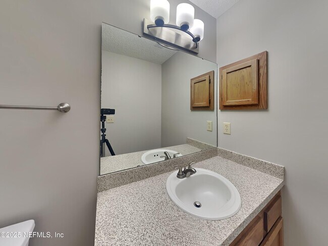 Building Photo - 8256 Creek Hollow Ct