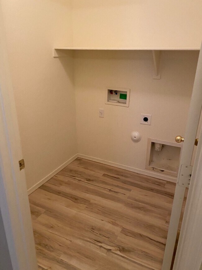 Building Photo - 3 Bed 2 Bath home in Bell West Ranch