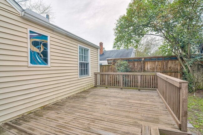 Building Photo - 1741 Oak Dr