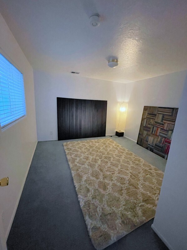 Building Photo - 1263 E Cedar View Dr