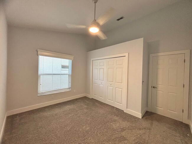 Building Photo - Charming 2 Bed, 2 Bath Home with Den in Fo...