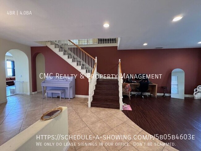 Building Photo - 2541 Hillcrest St