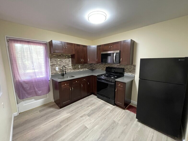 Kitchen - 5548 Avondale Pl