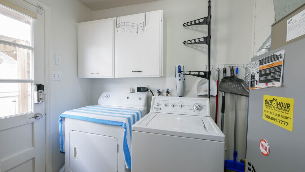 Building Photo - 6903 Ventnor Ave