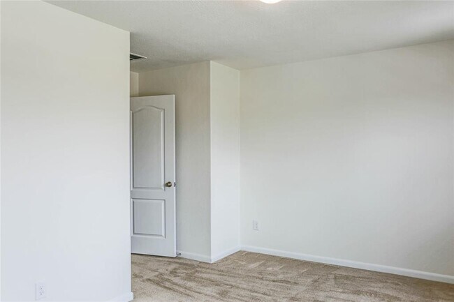 Building Photo - 2527 Boxwood Park