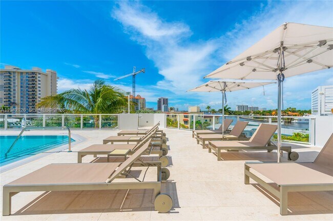 Building Photo - 401 N Birch Rd