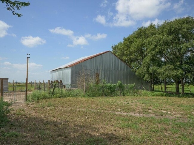 Building Photo - 161 CR 375