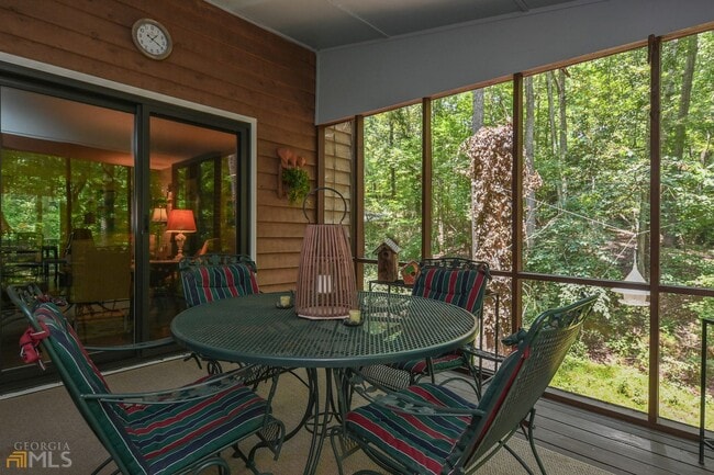 Building Photo - Spacious 3-Bedroom Home on Private Lot in ...