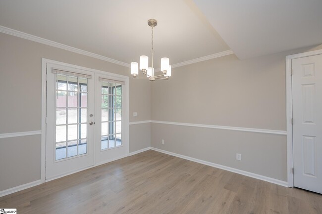 Building Photo - 97 Jamestowne Way
