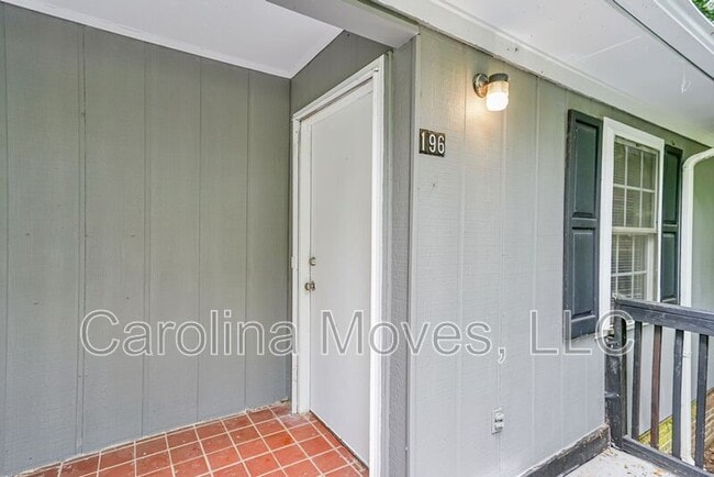 Building Photo - 196 Mc Arthur St