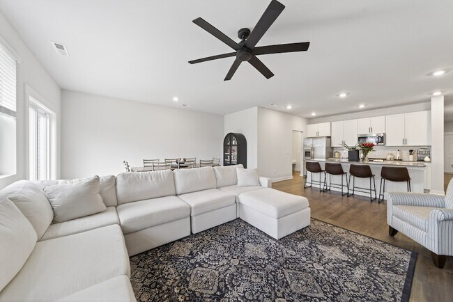 Building Photo - 313 Gingerwood Ln