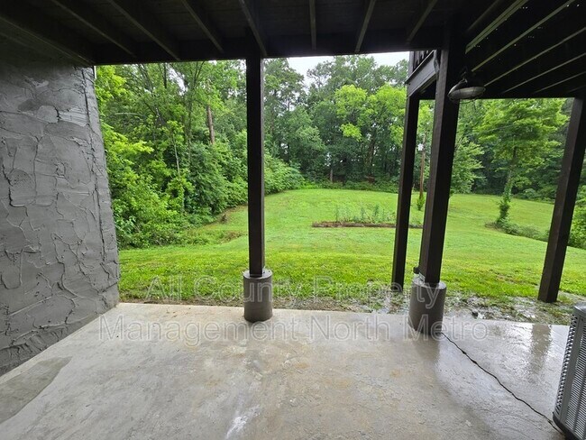 Building Photo - 545 Lakeview Dr