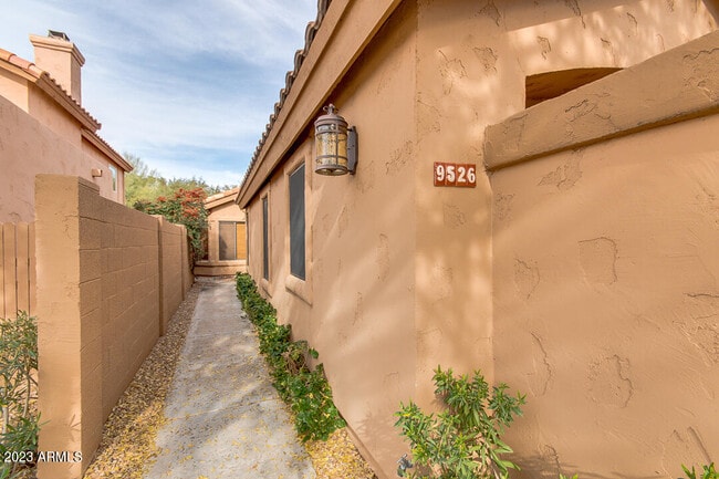 Building Photo - 9526 E Wood Dr