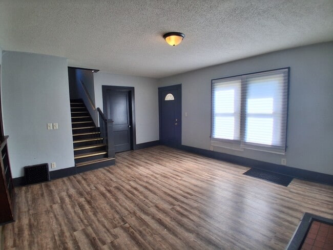 Building Photo - 120 S Crawford St
