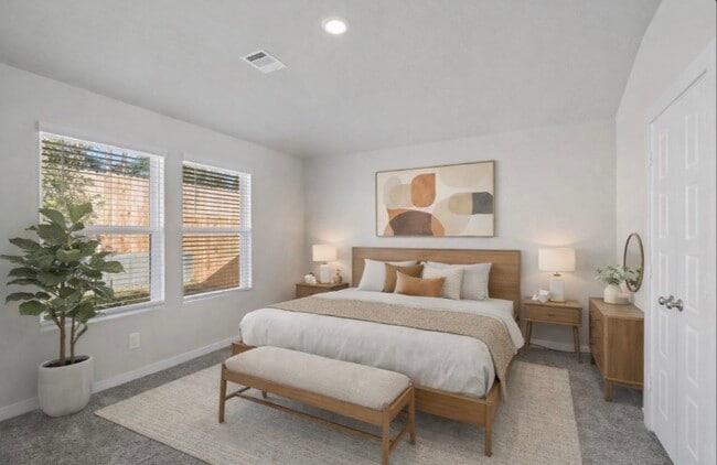 Building Photo - 2014 Darlington Oak Dr