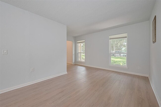 Building Photo - 3131 Double Lake Dr