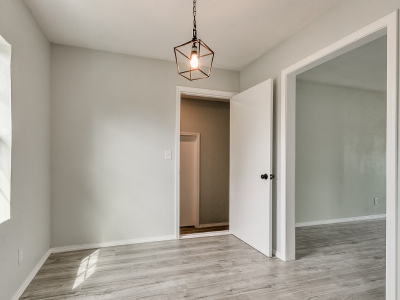 Building Photo - 8308 NE 33rd St