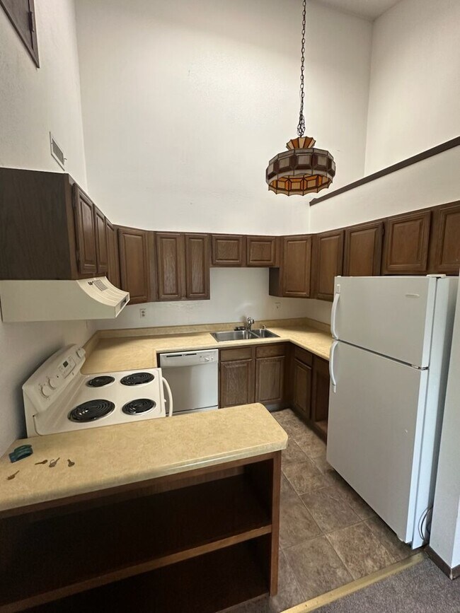 Primary Photo - 93 Meadowood Dr
