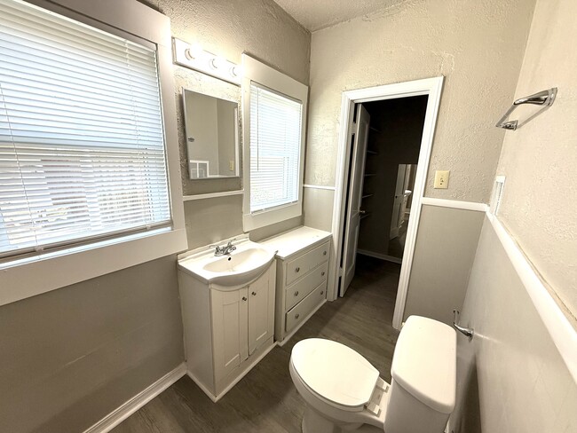 Building Photo - 226 12th Ave NW