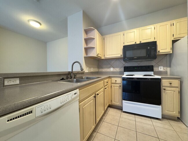 Building Photo - 2BR/1BA Second Floor Condo in Visconti Mai...