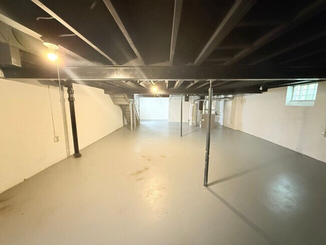 Building Photo - Renovated 3-Bedroom Home – We Welcome Sect...