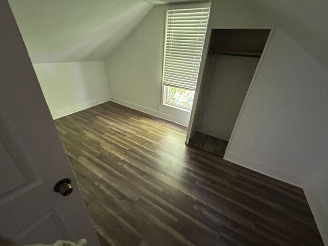 Building Photo - 3 bed/ 1 Bath