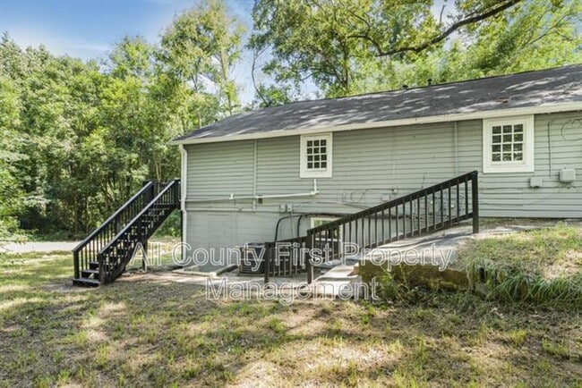 Building Photo - 2845 3rd Ave SW