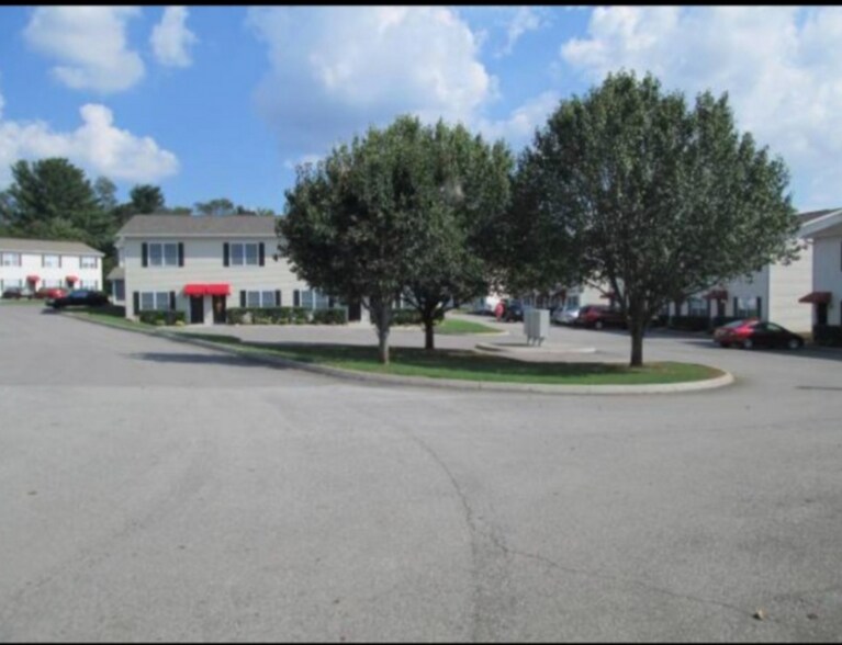 Building Photo - 606 Willington Manor